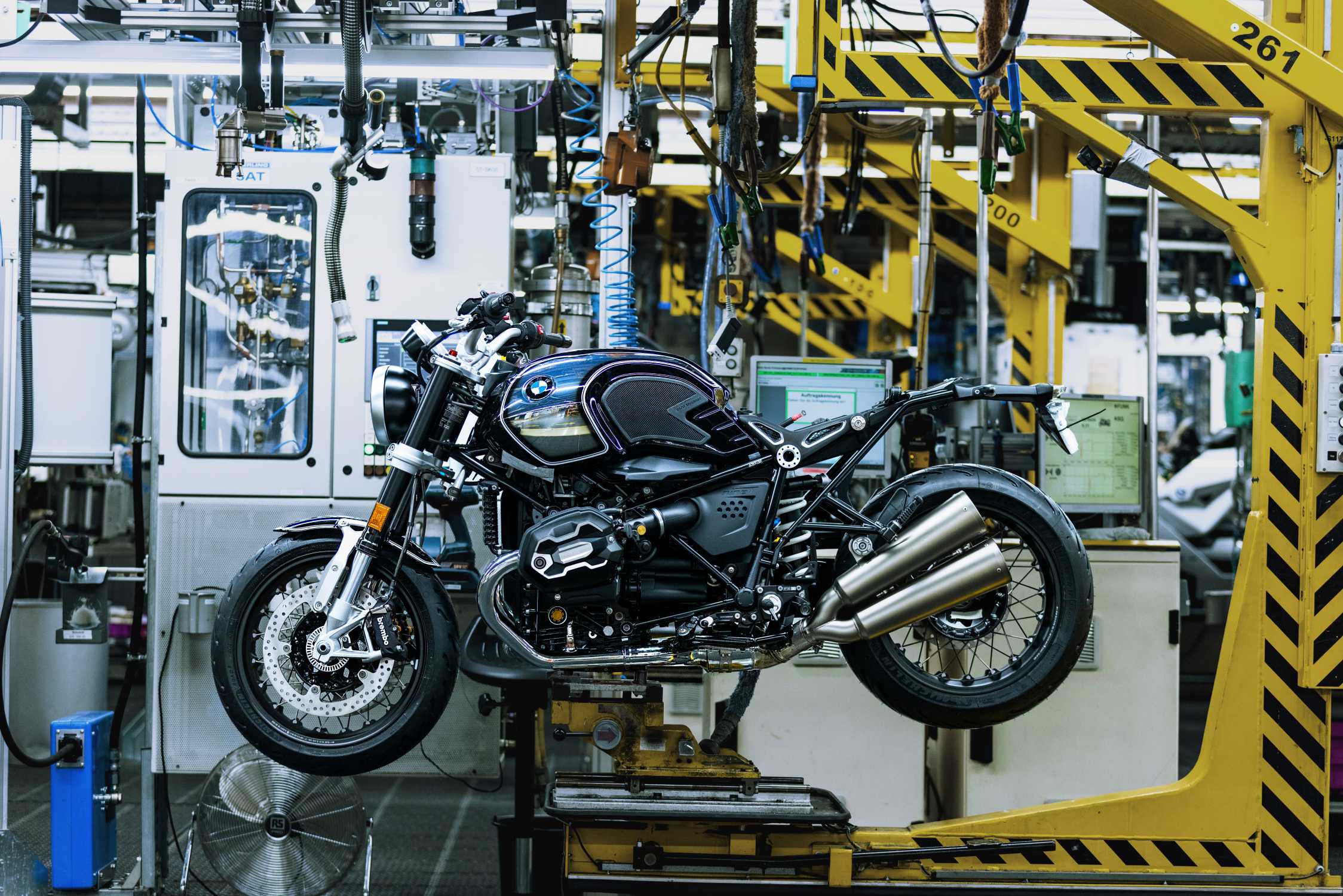 P90488273-bmw-r-ninet-100-years-production-at-the-bmw-motorrad-plant-in-berlin-12-2022-2248px